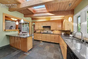 2230 Mesa Rd, Colorado Springs, CO 80904 - Photo 12
