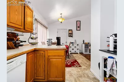 734 S Legend Lane, Pueblo, CO 81007 - Photo 8