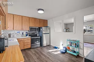 946 Hutchinson Dr, Colorado Springs, CO 80910 - Photo 6