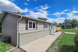 1081 Maxwell St, Colorado Springs, CO 80906 - Photo 2