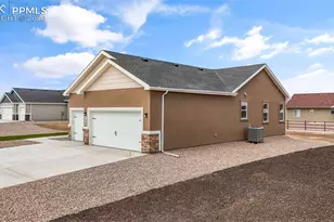 729 E Campbell Ln, Pueblo West, CO 81007 - Photo 38