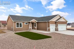 729 E Campbell Ln, Pueblo West, CO 81007 - Photo 36