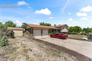22 Heatherwood Ln, Pueblo, CO 81008 - Photo 2