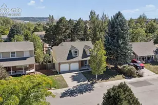 695 Georgetown Ln, Colorado Springs, CO 80919 - Photo 2