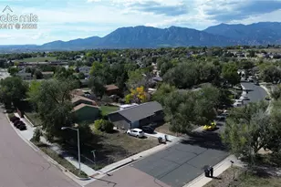 3685 Dogwood Dr, Colorado Springs, CO 80910 - Photo 2