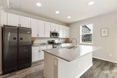 8121 Lookout Court, Colorado Springs, CO 80925 - Photo 8