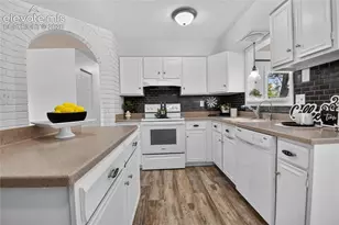546 S Laporte Dr, Pueblo, CO 81007 - Photo 8