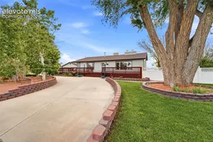 1069 Meadow Ln, Pueblo, CO 81006 - Photo 2