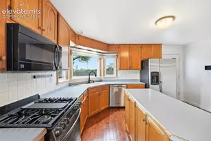 1069 Meadow Ln, Pueblo, CO 81006 - Photo 4