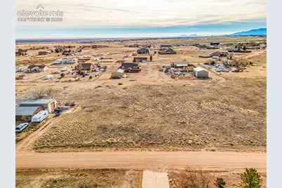 872 E Waverly Drive, Pueblo, CO 81007 - Photo 2