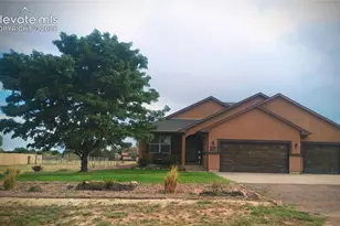 1140 W Shenandoah Dr, Pueblo, CO 81007 - Photo 1