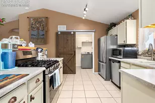 675 E McClave Dr, Pueblo, CO 81007 - Photo 8