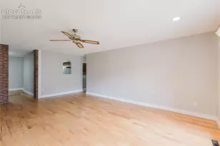 406 Valley Hi Cir, Colorado Springs, CO 80910 - Photo 10