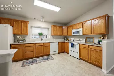 1479 Madison Ridge Heights #B, Colorado Springs, CO 80904 - Photo 4