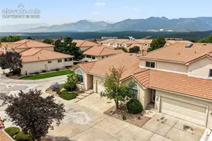 92 Luxury Ln, Colorado Springs, CO 80921 - Photo 2