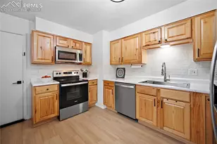 622 Paradise Ln, Colorado Springs, CO 80904 - Photo 8