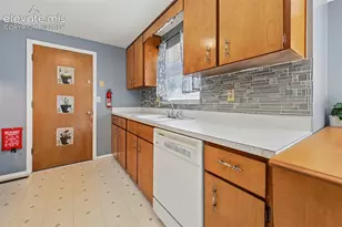 313 Cranbrook Cir, Colorado Springs, CO 80906 - Photo 10