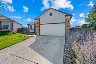 2515 Richmond Dr, Colorado Springs, CO 80922 - Photo 2