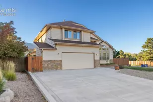 6120 Moorfield Ave, Colorado Springs, CO 80919 - Photo 2