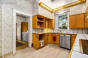 321 W 18th St, Pueblo, CO 81003 - Photo 8