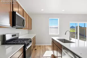 6731 Roundtail Wy, Colorado Springs, CO 80925 - Photo 10