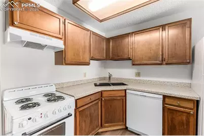 6393 Village Lane, Colorado Springs, CO 80918 - Photo 10