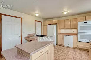 1118 Fontmore Rd, Colorado Springs, CO 80904 - Photo 10