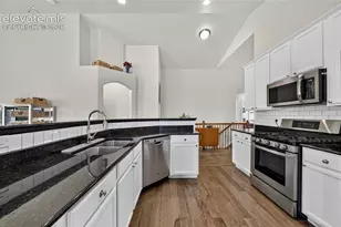 10568 Abrams Dr, Colorado Springs, CO 80925 - Photo 6