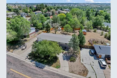 609 Crestridge Avenue, Colorado Springs, CO 80906 - Photo 4