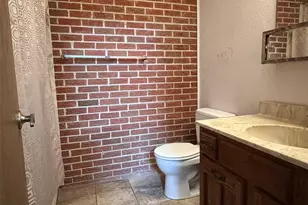 438 Lakewood Cir, Colorado Springs, CO 80910 - Photo 6
