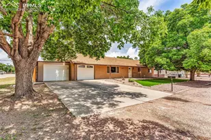 2401 Clayton Dr, Canon City, CO 81212 - Photo 2