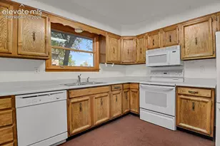 6037 Copper Mountain Dr, Colorado Springs, CO 80918 - Photo 12