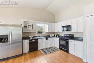 240 Bennington Dr, Colorado Springs, CO 80906 - Photo 4