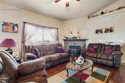 777 E Woodleaf Drive, Pueblo, CO 81007 - Photo 10