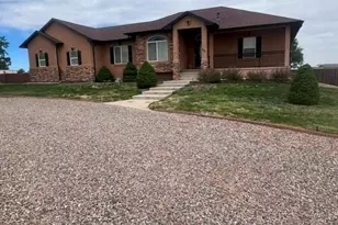 777 E Woodleaf Dr, Pueblo, CO 81007 - Photo 2