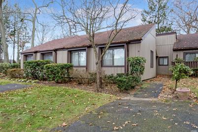 80 Strathmore Gate Dr, Stony Brook, NY 11790 - Photo 1