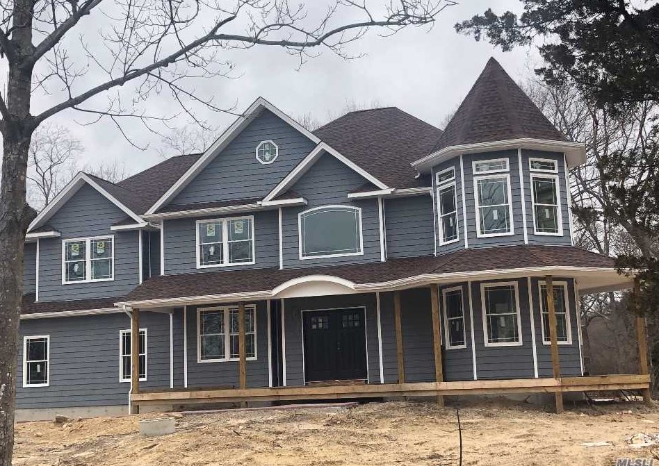 250 Roe Ave, Canaan Lake, NY 11772-5740
