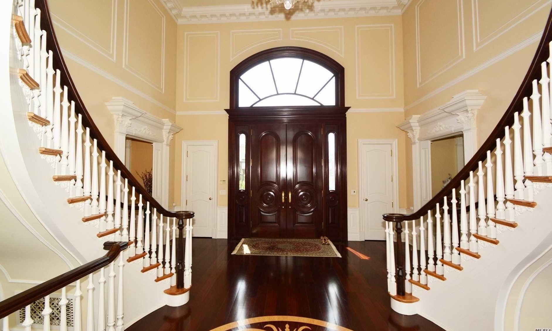 3 Point Cres, Flushing, NY 11357-1044