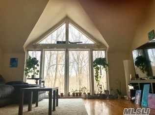 12 Bartlett Pl, Hunt NY 11743-3702 exterior