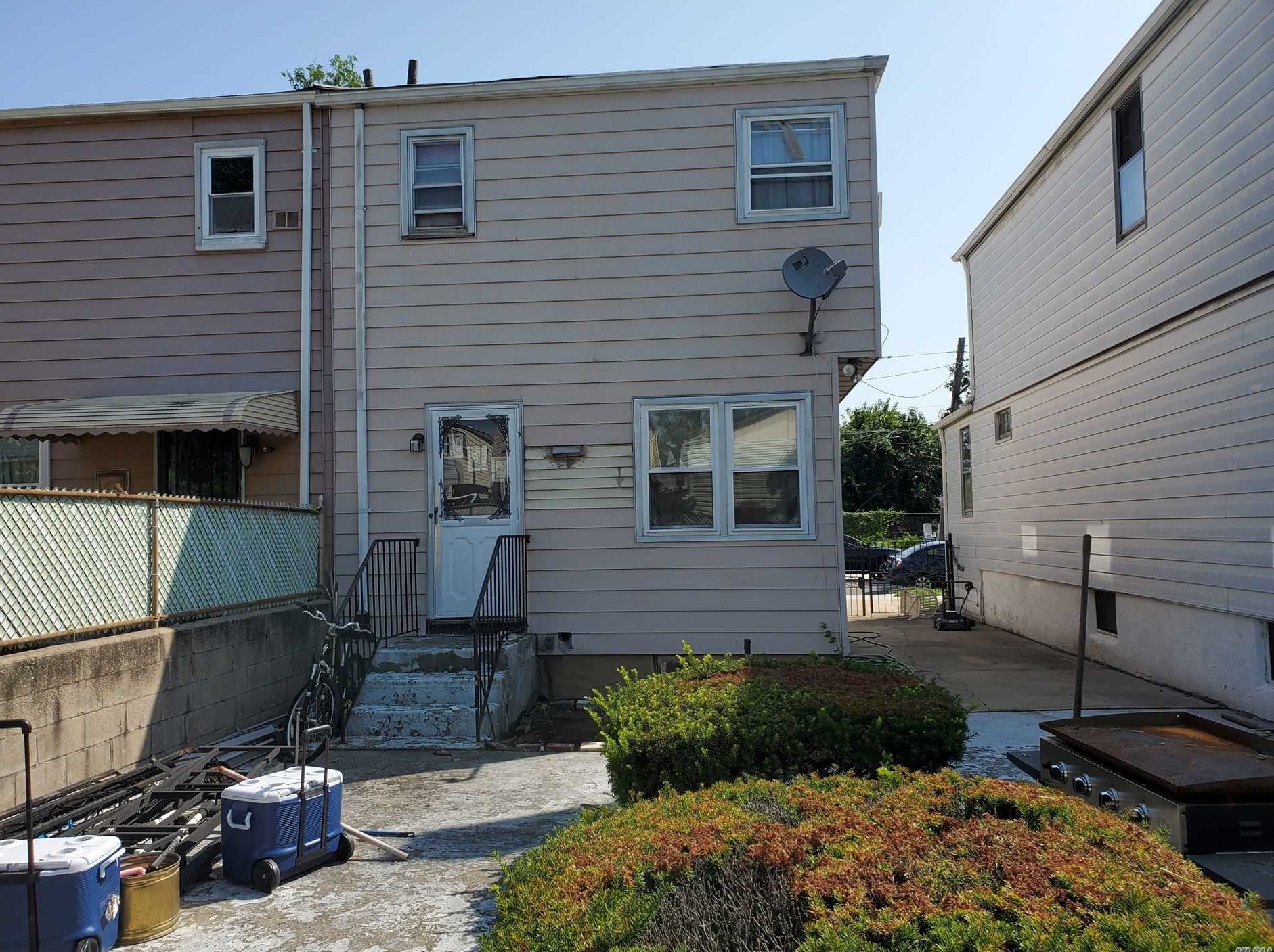 24-06 Ericsson St, Flushing, NY 11369-1608