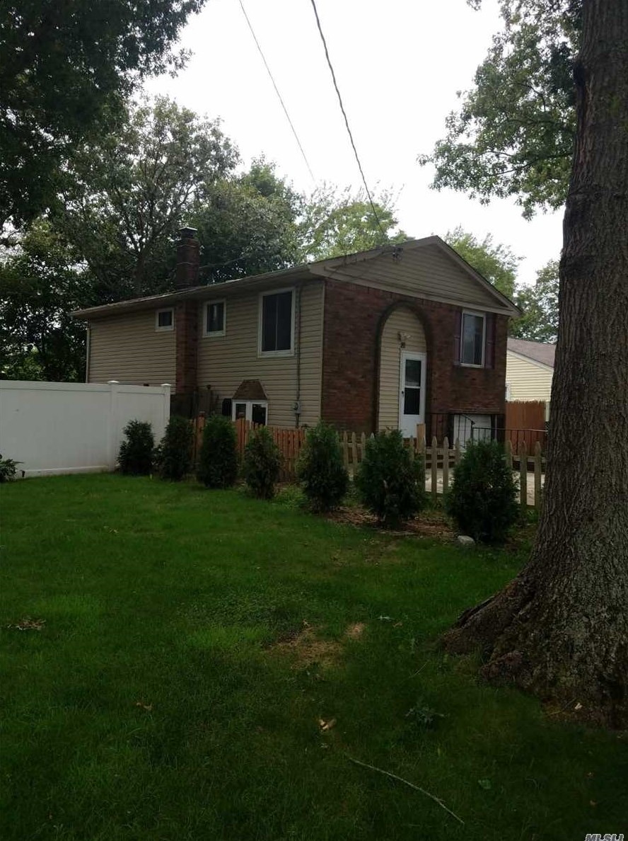 20 Station Ave, Canaan Lake, NY 11772-1536