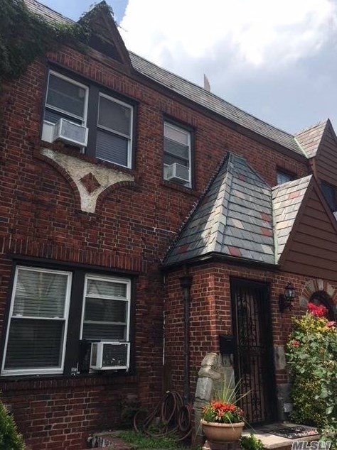 30-10 90th St, Flushing, NY 11369-1771
