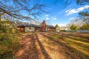 4304 Riverside Dr SW, Lilburn, GA 30047 - Photo 32