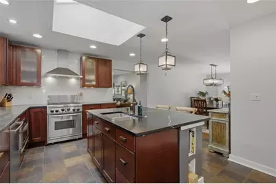 1322 Brook Forest Drive NE, Atlanta, GA 30324 - Photo 18