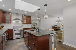1322 Brook Forest Dr NE, Atlanta, GA 30324 - Photo 18