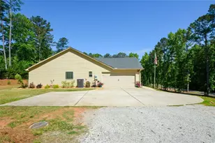 894 Happy Valley Cir, Newnan, GA 30263 - Photo 8