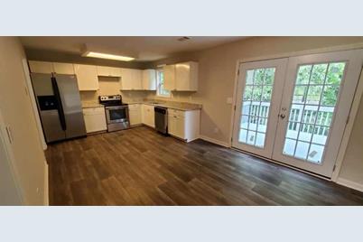 6050 April Drive, Sugar Hill, GA 30518 - Photo 4