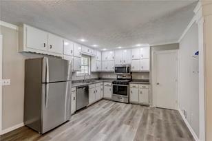 1586 Flat Rock Rd - Photo 4