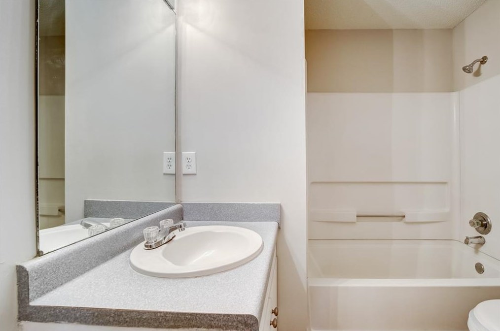 2180 Hidden Creek Dr, Decatur GA  30035-3628 exterior