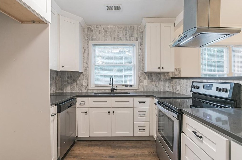 1945 Meadow Ln, Decatur GA  30032-4278 exterior